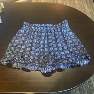 AQUA Womens Ruffle Bottom Printed Short Blue Small